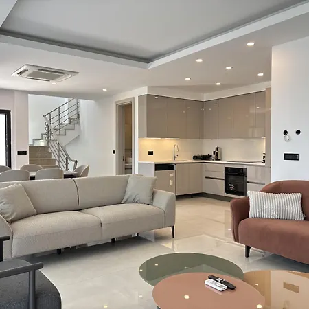 Luxury Pool 5 Bedrooms Tuerkbuekue 别墅 *