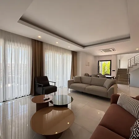 Luxury Pool 5 Bedrooms Tuerkbuekue