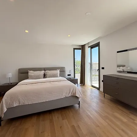 Luxury Pool 5 Bedrooms Tuerkbuekue 别墅