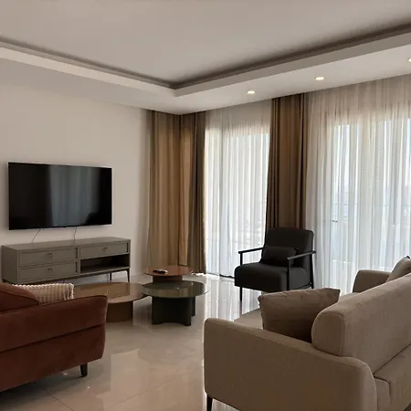 Luxury Pool 5 Bedrooms Tuerkbuekue 别墅