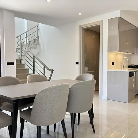 Luxury Pool 5 Bedrooms Tuerkbuekue 别墅 *