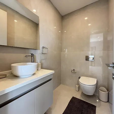 Luxury Pool 5 Bedrooms Tuerkbuekue *